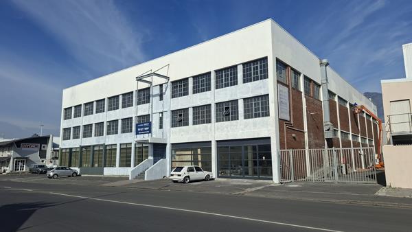 1 900 m² Industrial space