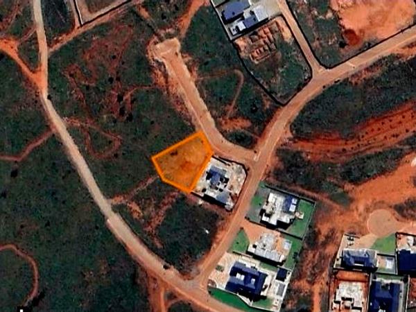 1 018 m² Land