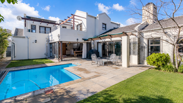 6 Bedroom House