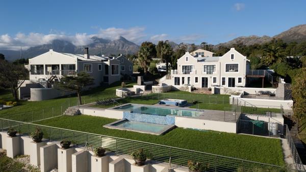 11 Bedroom House