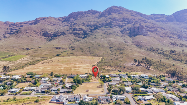 1 732 m² Land