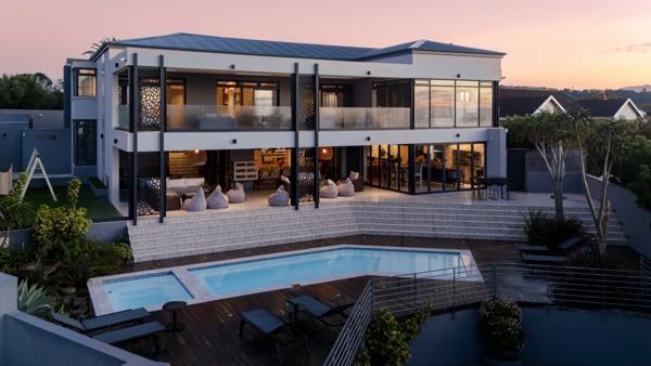 9 Bedroom House
