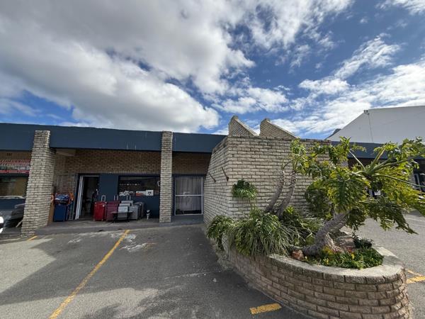 242 m² Commercial space