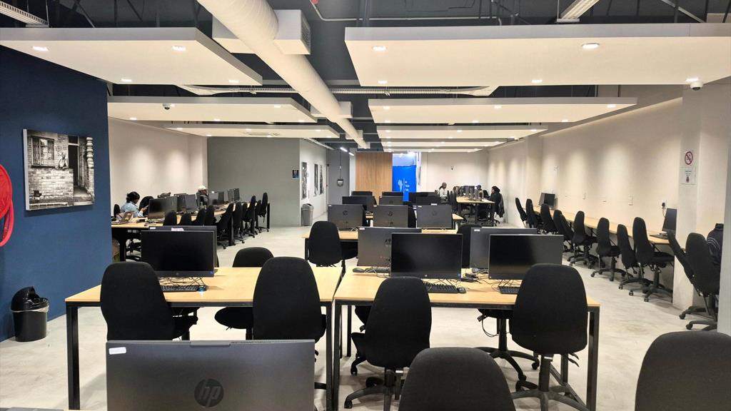 327 m² Office Space