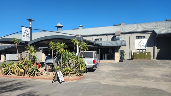 698 m² Industrial space