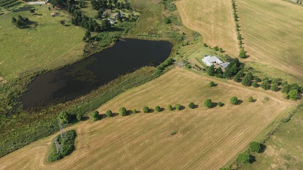 1 600 m² Land