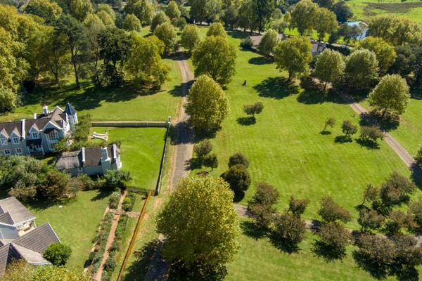 1 042 m² Land