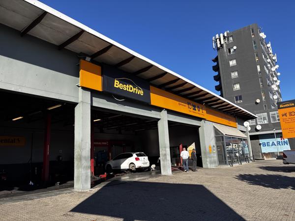 882 m² Commercial space