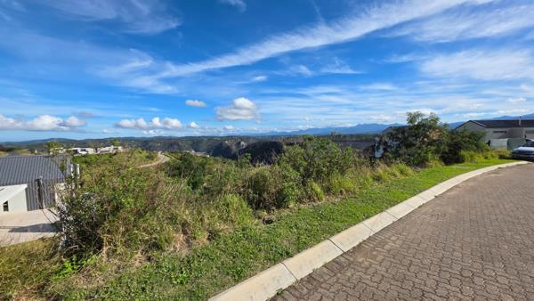 1 087 m² Land