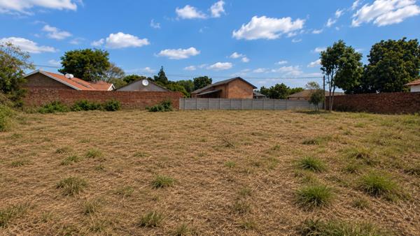 744 m² Land