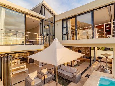6 Bedroom House
