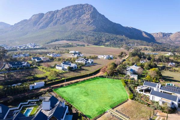 3 208 m² Land