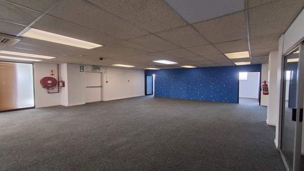330 m² Commercial space