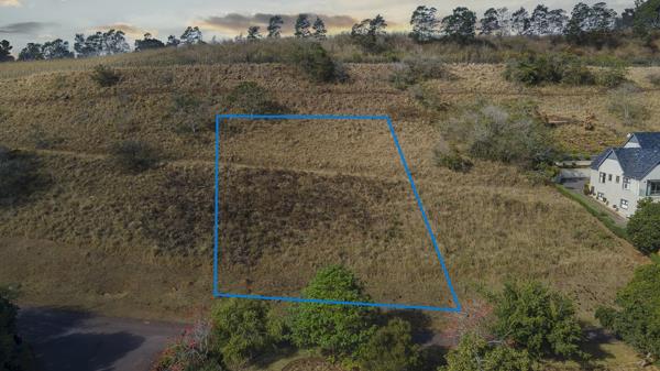 1 561 m² Land