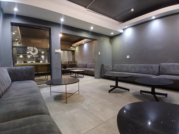 854 m² Commercial space