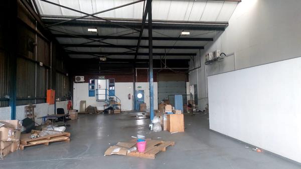 945 m² Industrial space