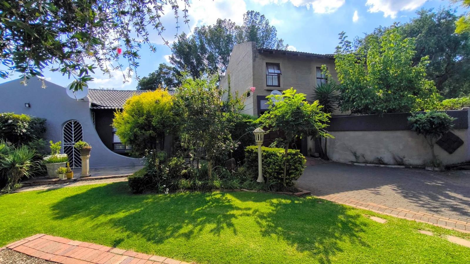 Casă, teren 1544 m²