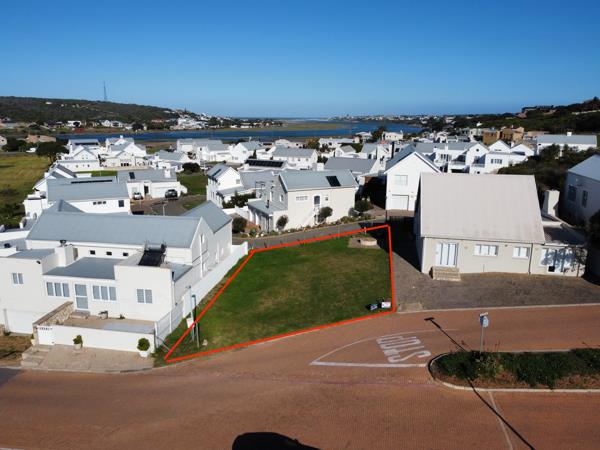 300 m² Land