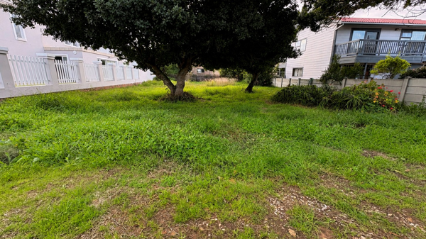 476 m² Land