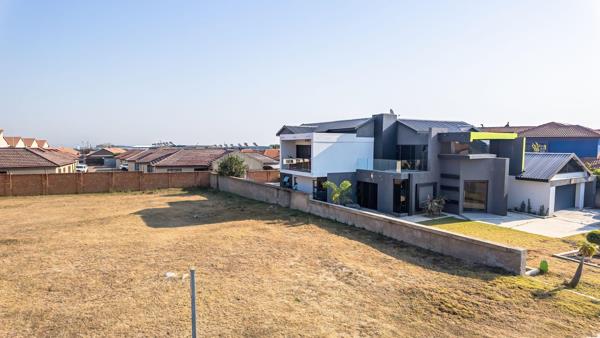 835 m² Land