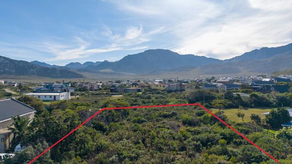 1 361 m² Land