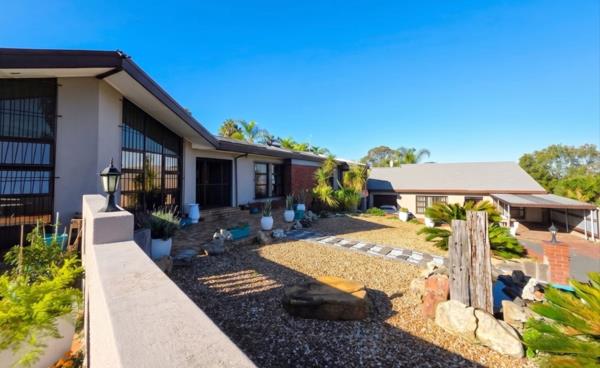6 Bedroom House