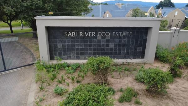 1 235 m² Land