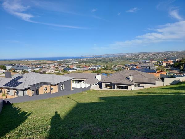 737 m² Land