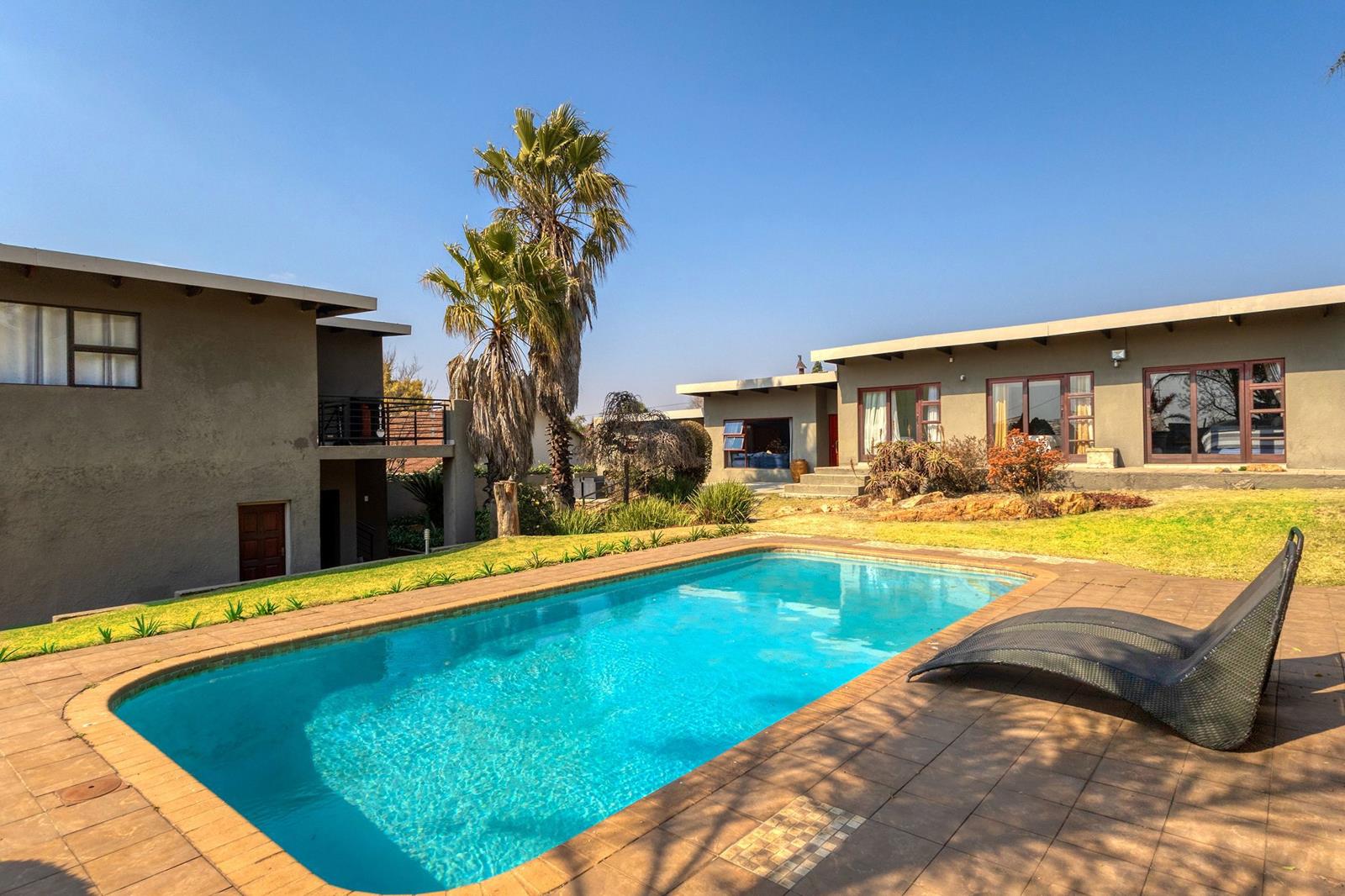 4 Bedroom House in Kloofendal