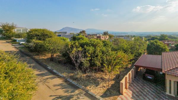 1 050 m² Land