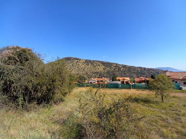 596 m² Land