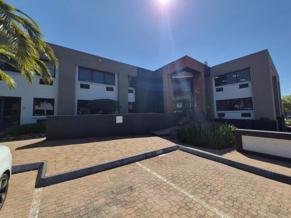 883 m² Commercial space