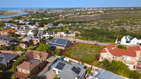736 m² Land