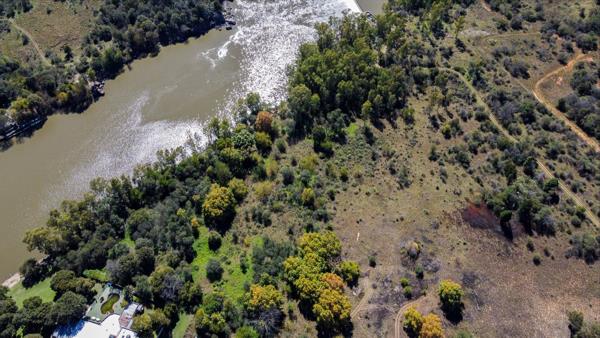 930 m² Land