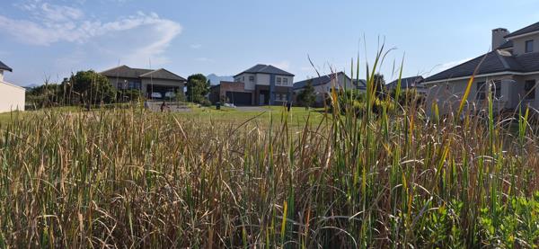 828 m² Land
