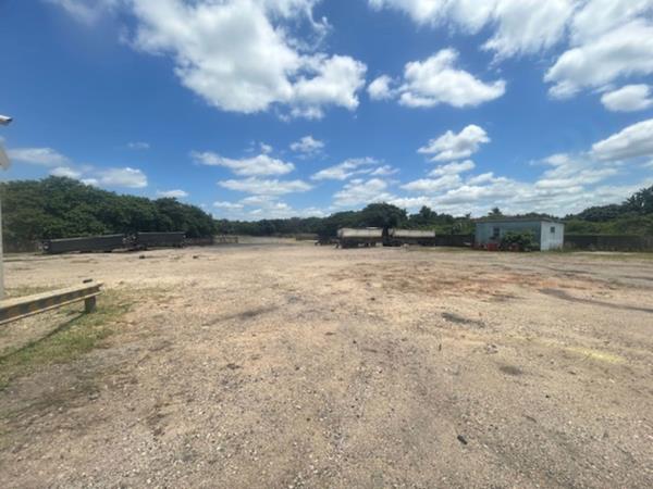 8 938 m² Land