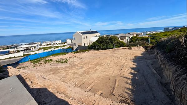 700 m² Land
