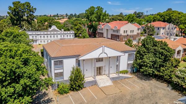 1 015 m² Office Space