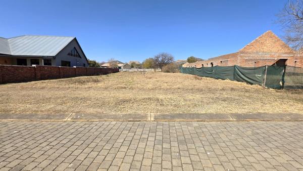 800 m² Land