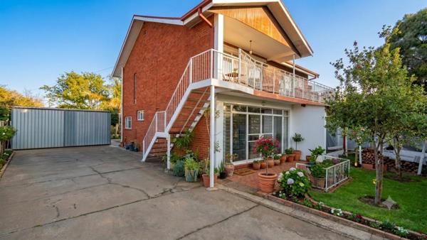 9 Bedroom House