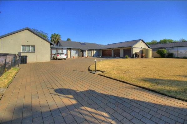 6 Bedroom House