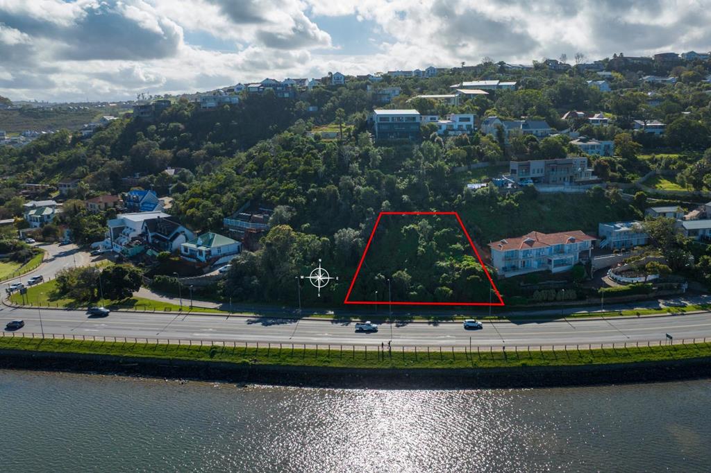 898 m² Land