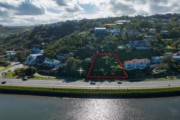 898 m² Land