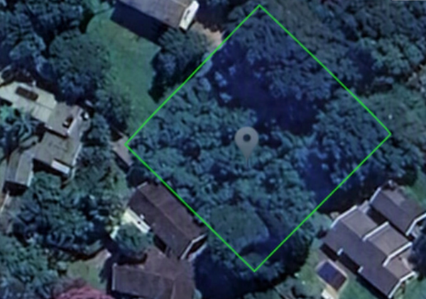 1 758 m² Land