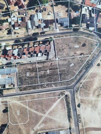 1 090 m² Land
