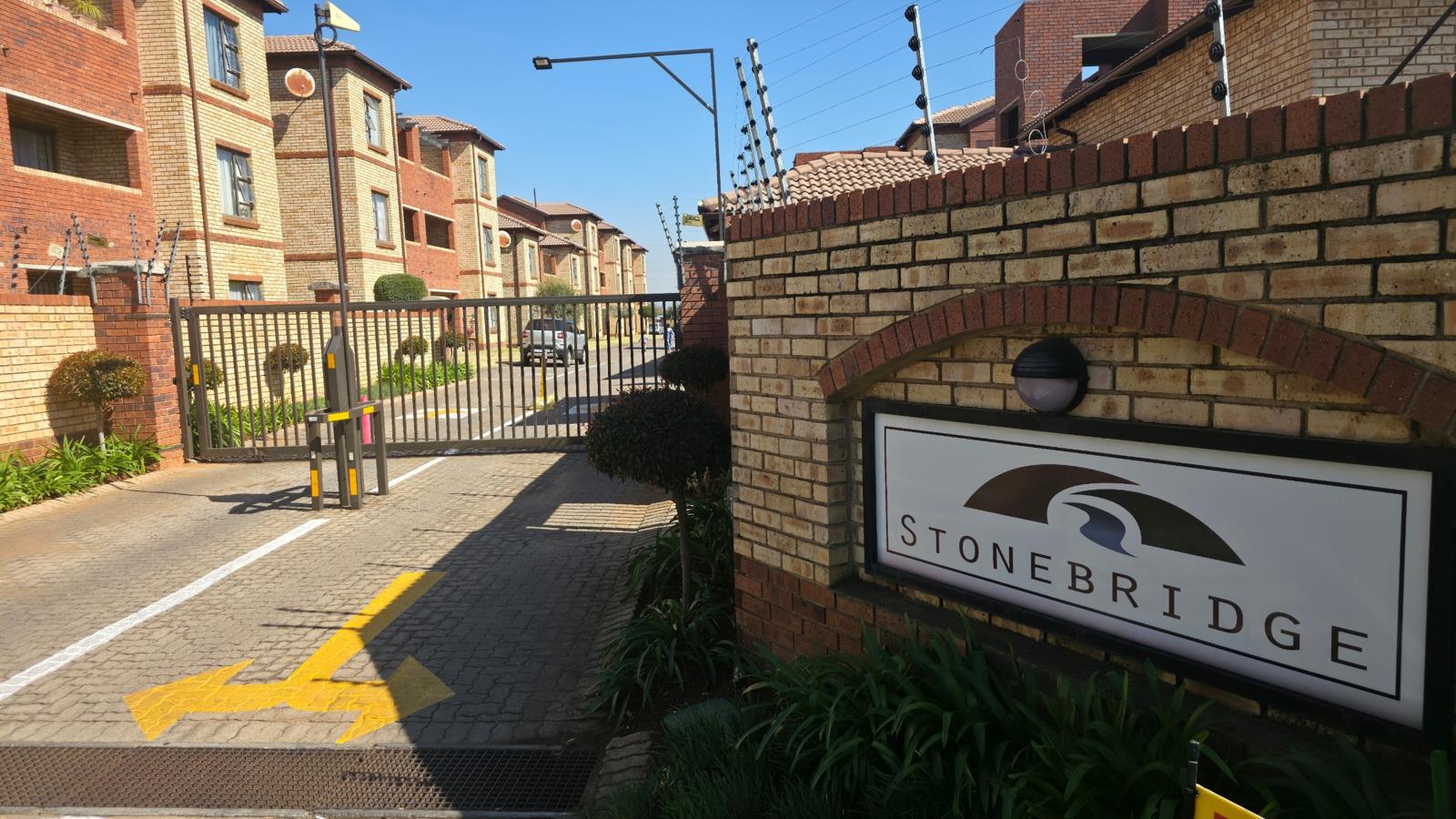 2 Bedroom Apartment in Randpark Ridge