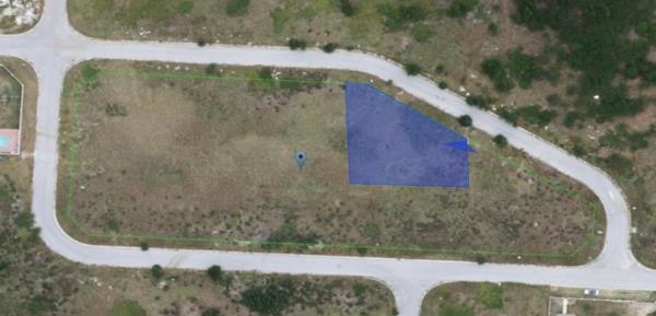 600 m² Land
