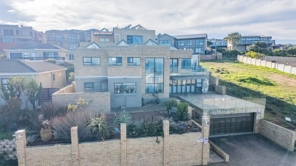 6 Bedroom House