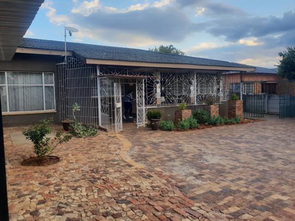 5 Bedroom House