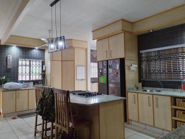6 Bedroom House
